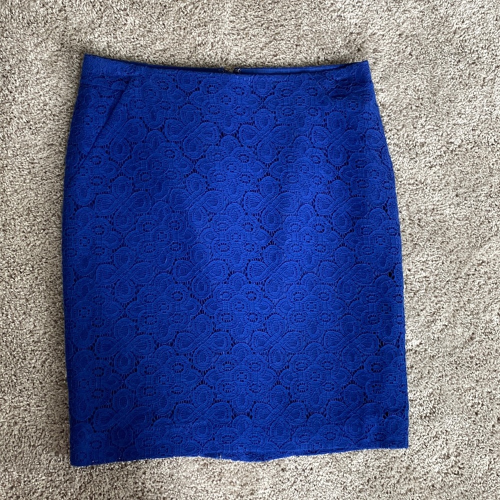 Lace design pencil skirt